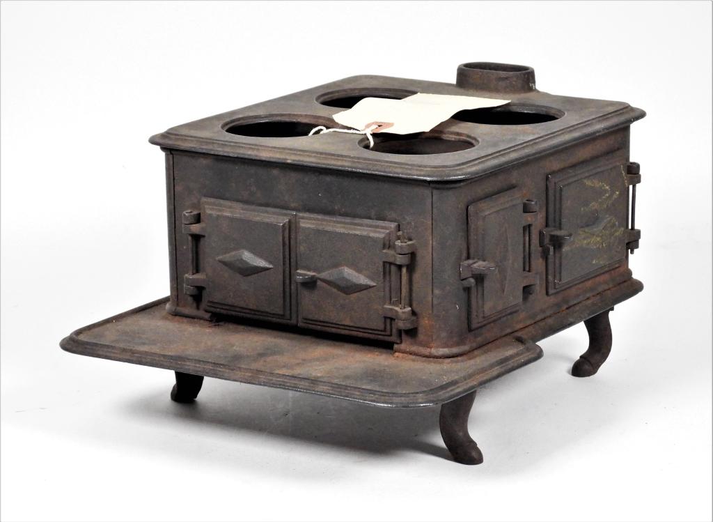 19C. American Early Cast Iron Hoof Foot Toy Stove (1 of 9)