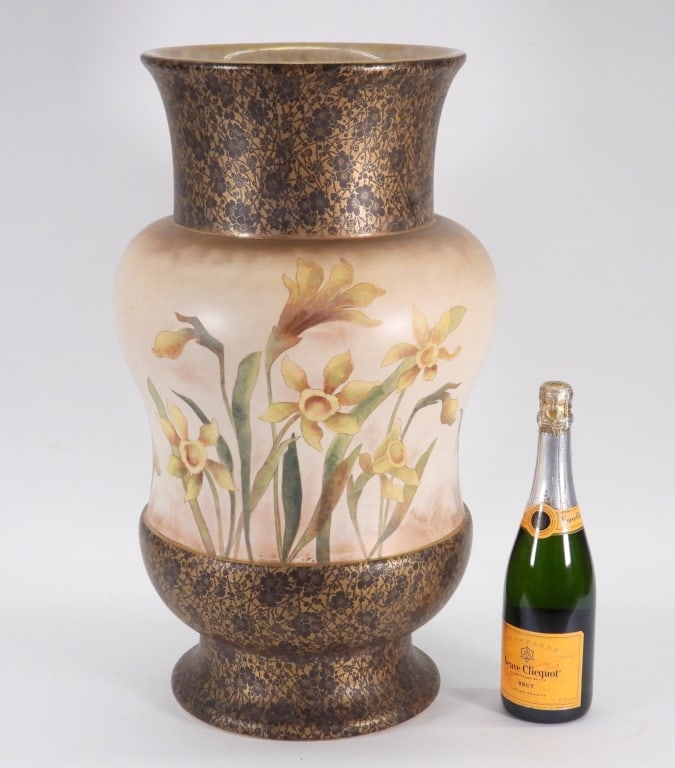 Monumental Japonaise Doulton Burslem Daffodil Vase (1 of 7)