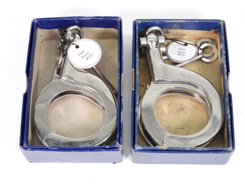 2PC Harrington & Richardson Super Steel Handcuffs (1 of 10)