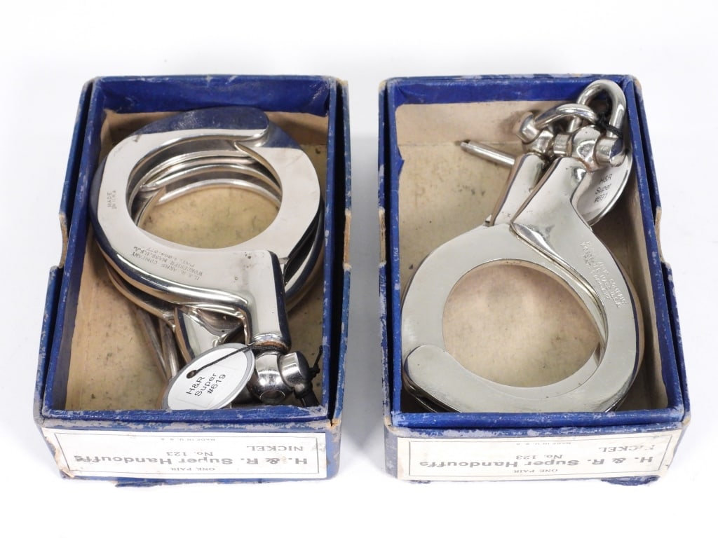 2PC Harrington & Richardson Super Steel Handcuffs (1 of 10)