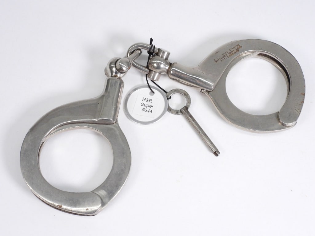 Harrington & Richardson Super Model Handcuffs (1 of 9)