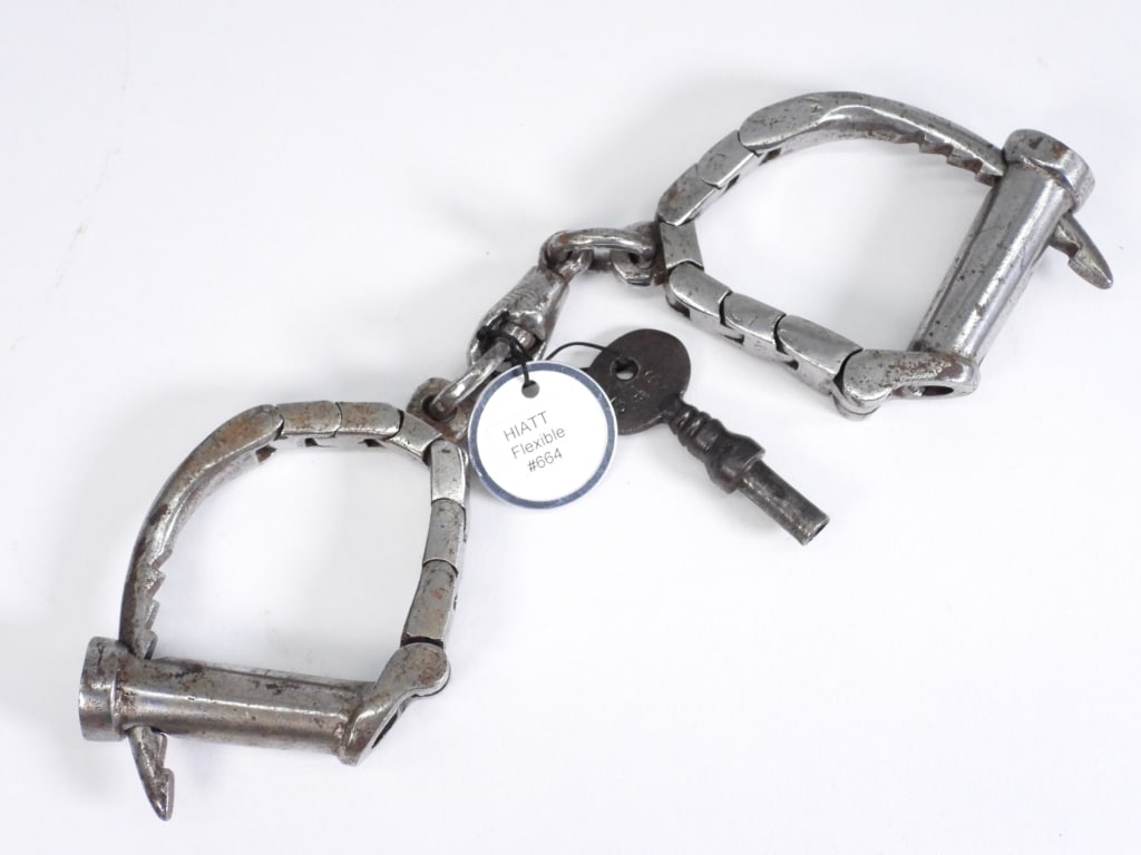 Hiatt Flexible Model Police Handcuffs (1 of 10)