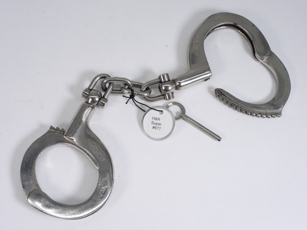 Harrington & Richardson Super Model Handcuffs (1 of 10)