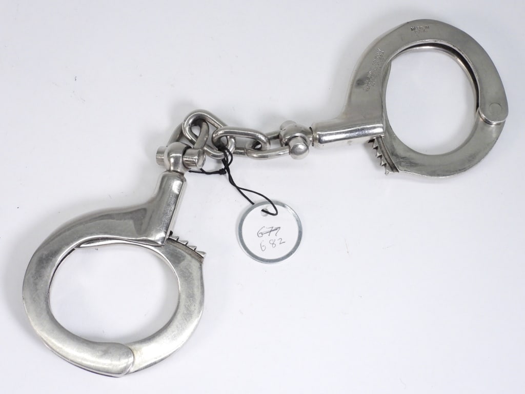 Harrington & Richardson Model Super Handcuffs (1 of 10)