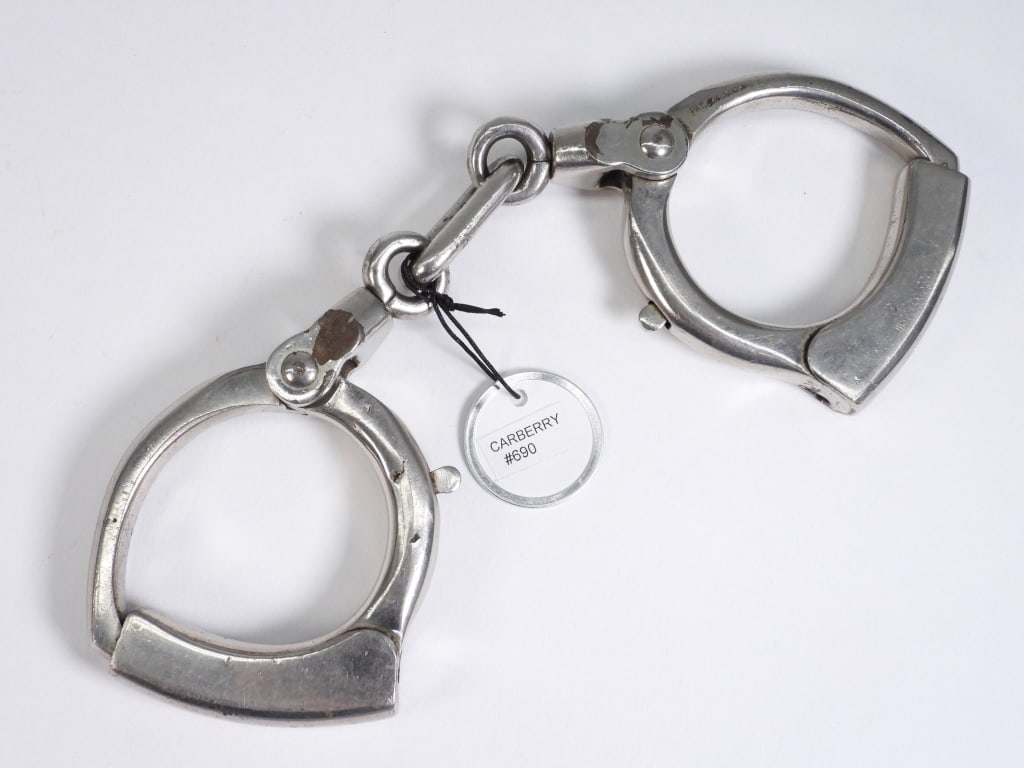 Rare Carberry Nickel Plated Police Handcuffs (1 of 11)