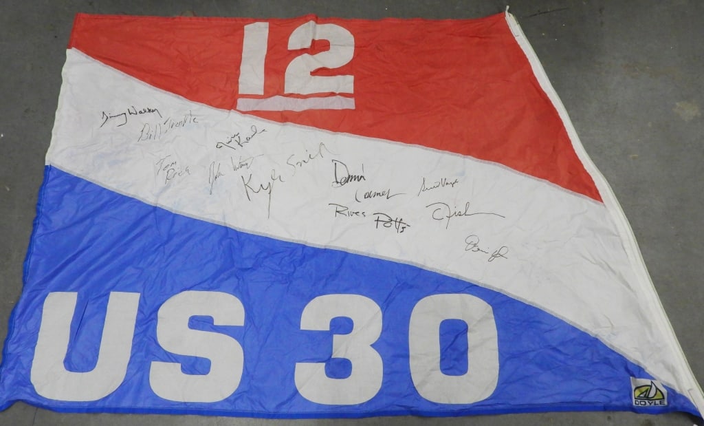 LG Dennis Conner Signed Yachting Flag (1 of 8)