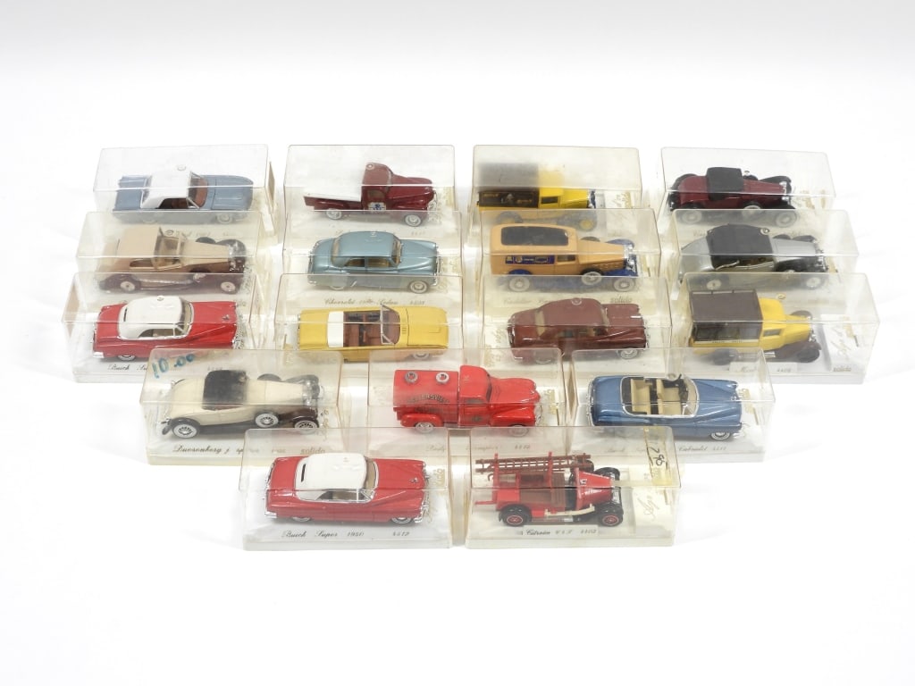 17PC Vintage French Solido Diecast Car Group (1 of 13)