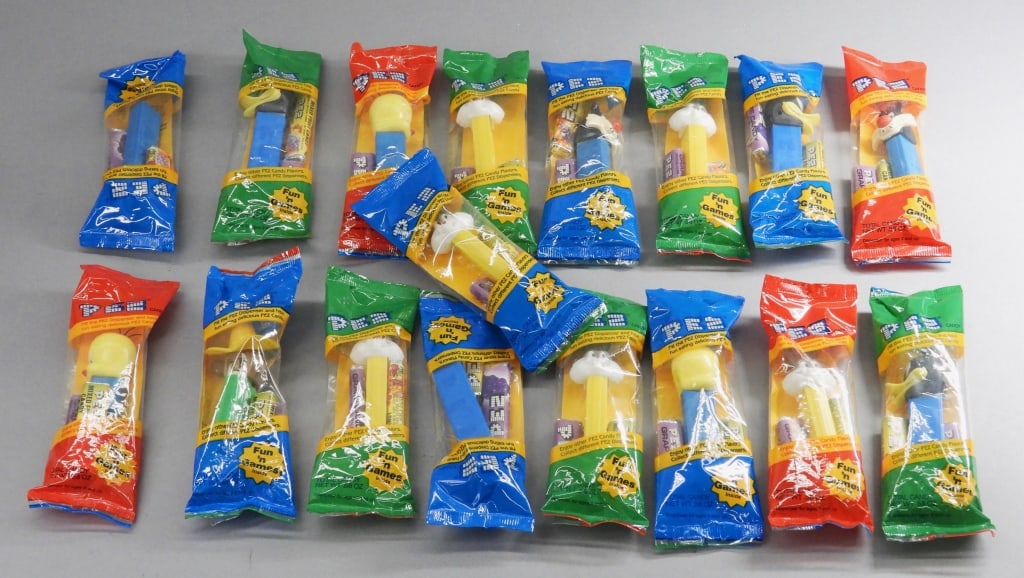 17PC Vintage PEZ No Feet Looney Tunes MISP (1 of 5)