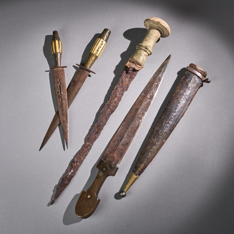 4 Edged Weapons (1 of 2)