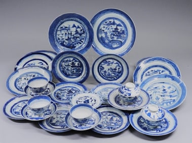 26PC Chinese Qing Dynasty Canton Porcelain Plates