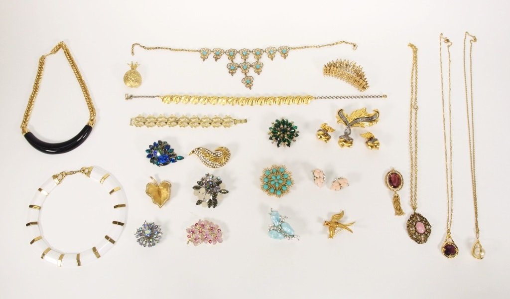 Monet BSK Lisner Sarah Coventry Jewelry Grouping (1 of 10)