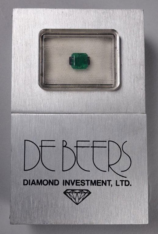 DeBeers1.58 CT Emerald Cut Emerald Natural Stone (1 of 4)