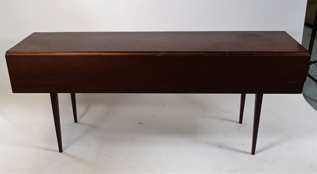 New England 19C Mahogany Drop Leaf Harvest Table (1 of 4)