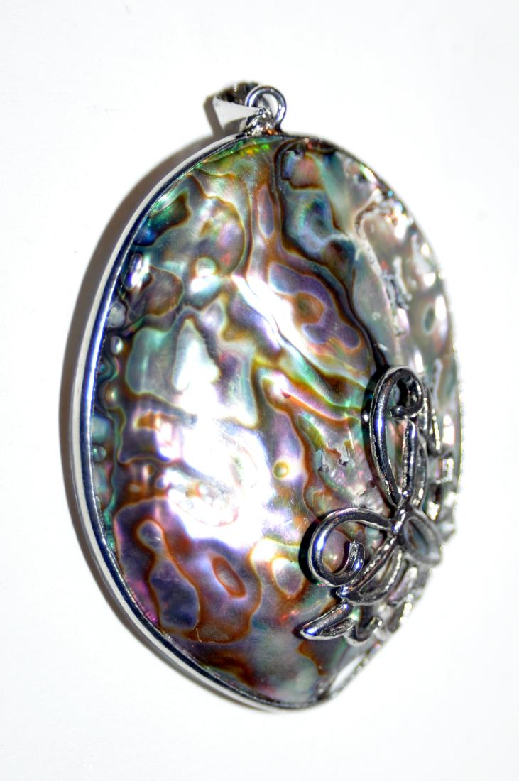 Abalone shell pendant mother of pearl (1 of 2)