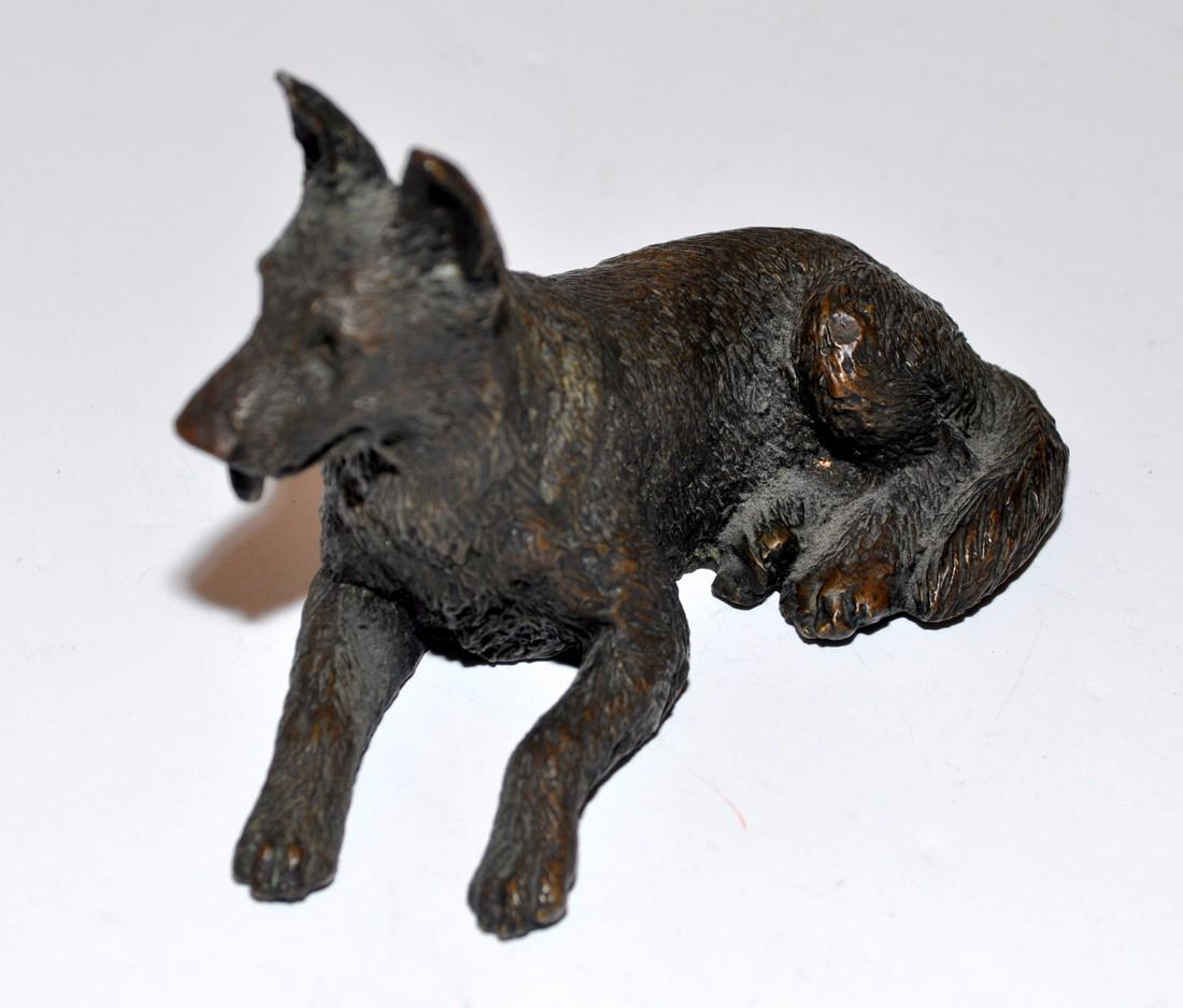 Bronze dog German Shepherd paperweight: Antique bronze German shepherd paperweight doorstop with fine detail - possibly Hubley - heavy -about 5 x 3 1/2 inches
