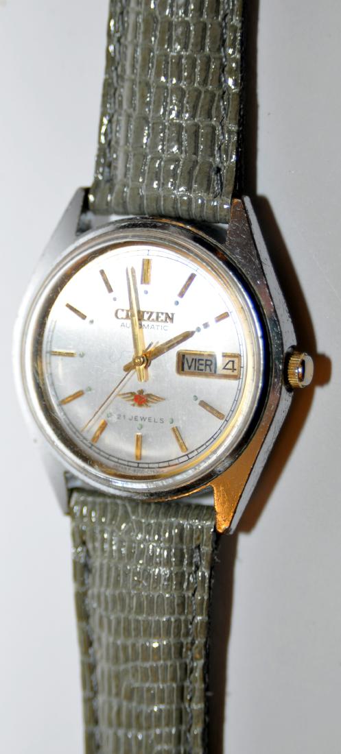 Wristwatch vintage Citizen 21 j: Vintage Citizen wristwatch auto 21 j with day / date at 3 o'clock - clean crisp face -appears to work well and has new grey leather band