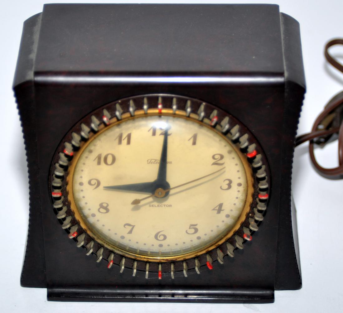 Telechron bakelite alarm clock: Vintage mid c. alarm clock -Telechron model 8 H 55 - appears to work -about 5 1/2 x 5 1/2 inches