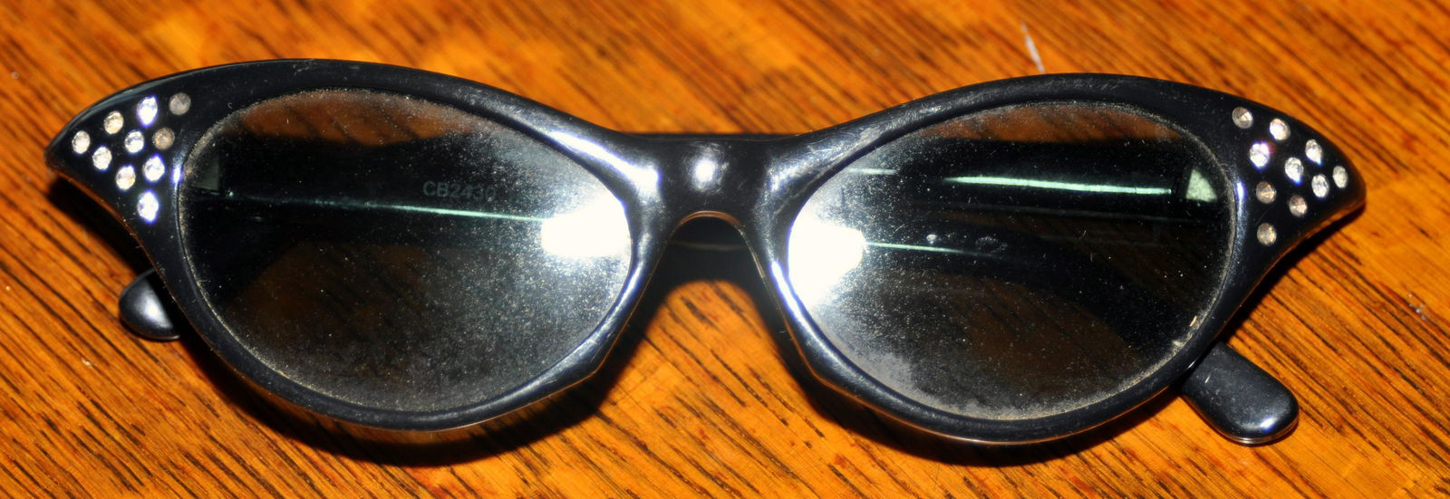 Vintage rhinestone sunglasses cat eye: Vintage rhinestone sunglasses in black with rhinestones on both corners. A few rhinestones not present