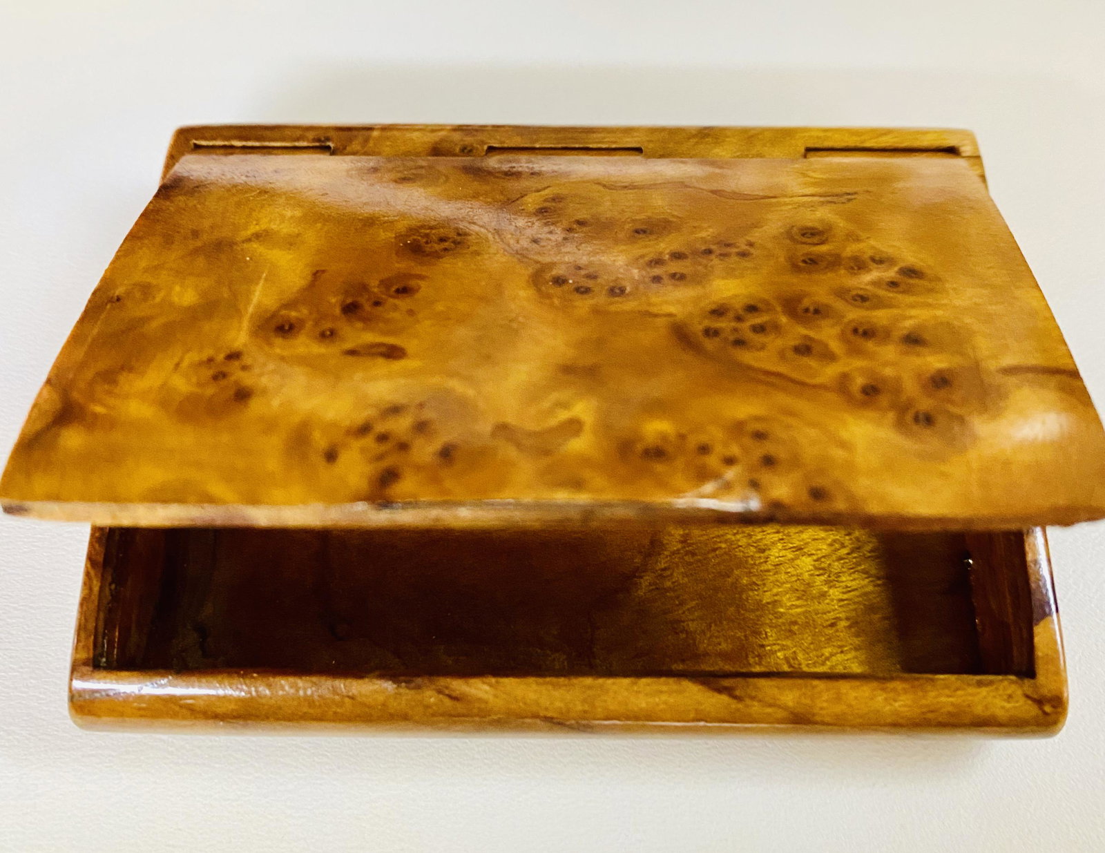 Snuff box burled wood: Old snuff box out of burled wood with beautiful design in the wood- natural and in excellent condition. About 3 1/2 by 2 1/2 inches.