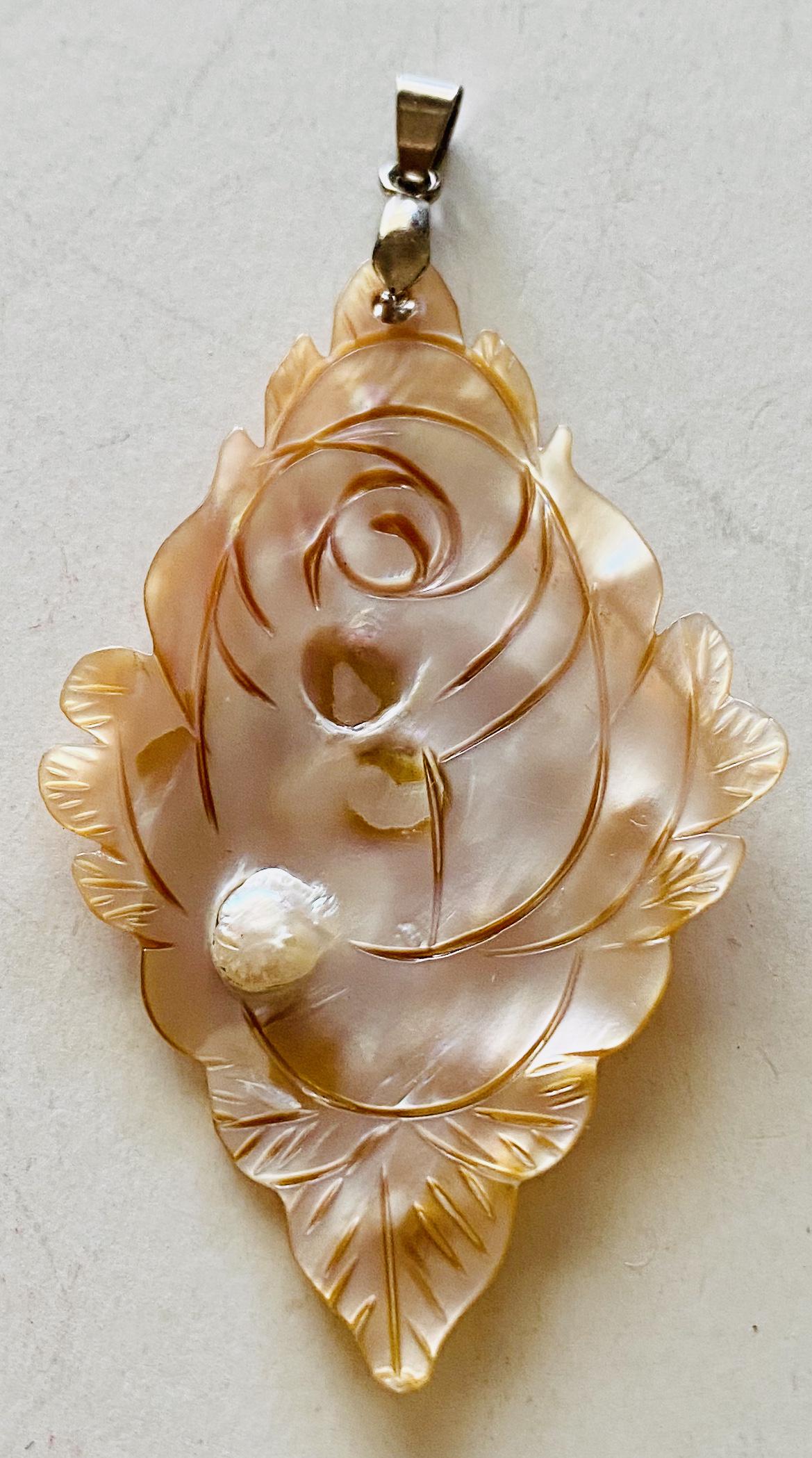 Mother of pearl shell pendant /pearl (1 of 4)