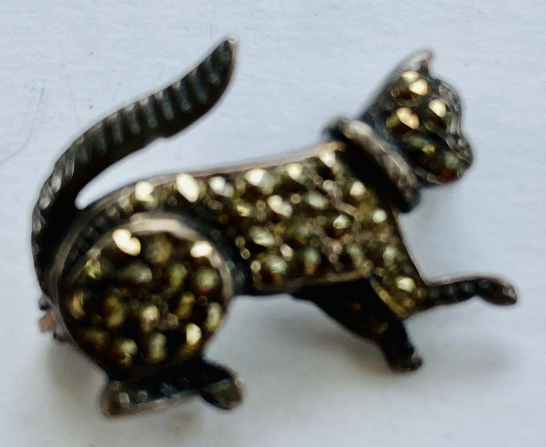 Marcasite cat sterling pin: Cat pin in sterling with marcasites - very nice design about 1 1/2 inches and excellent conditio