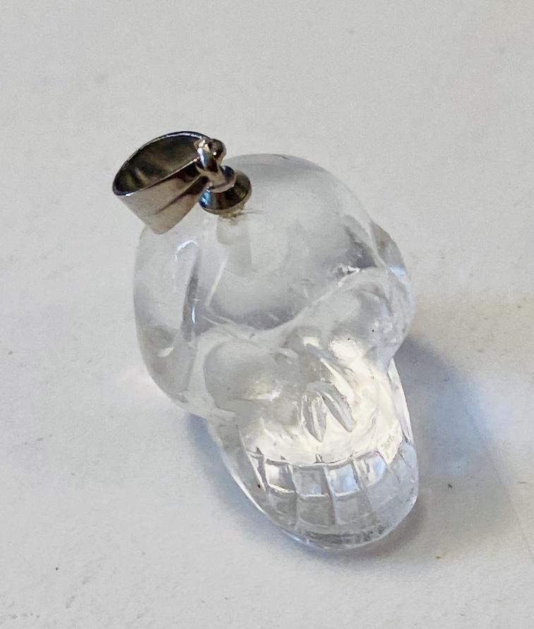 Quartz skull pendant carved (1 of 5)