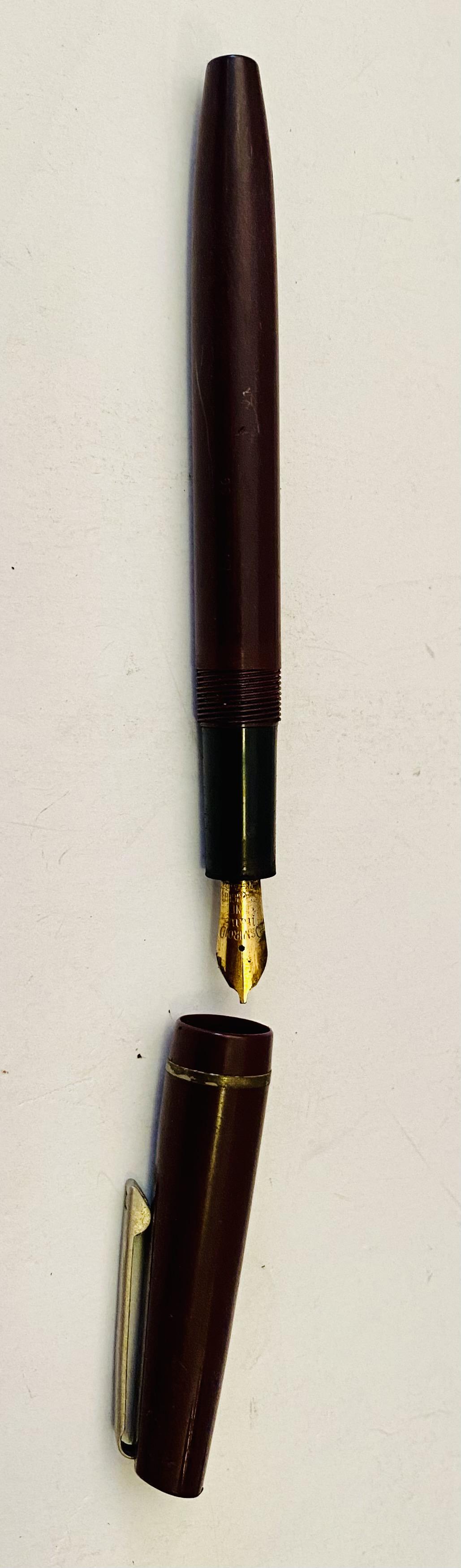 Vintage old fountain pen (1 of 3)