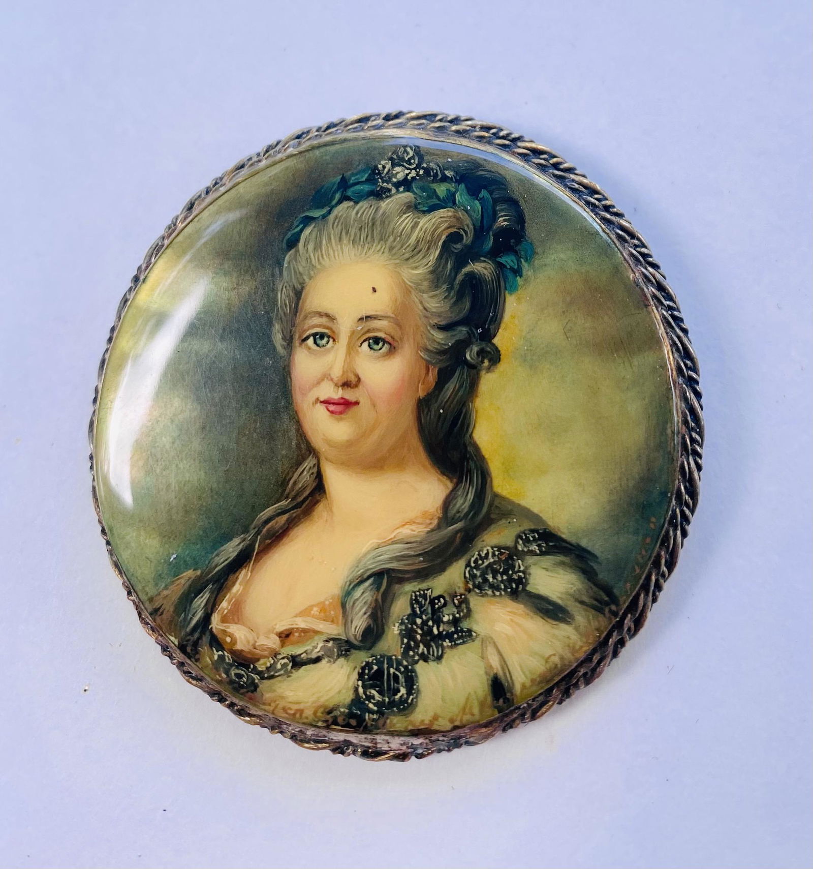 Russian lady hand painted pin round (1 of 3)