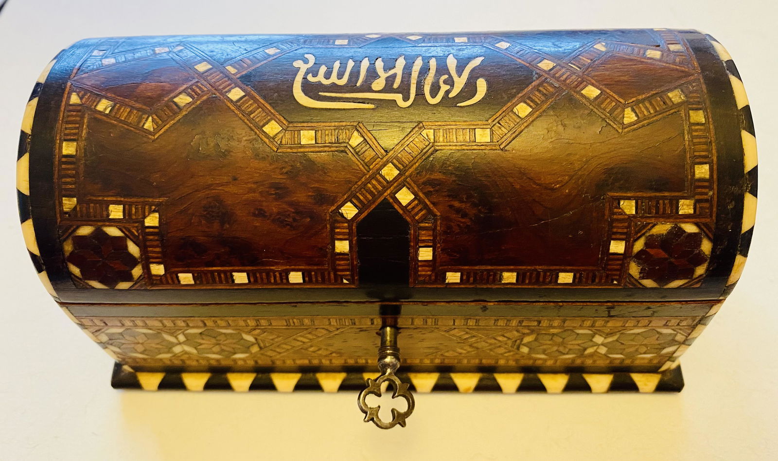Inlaid box antique with original key (1 of 8)