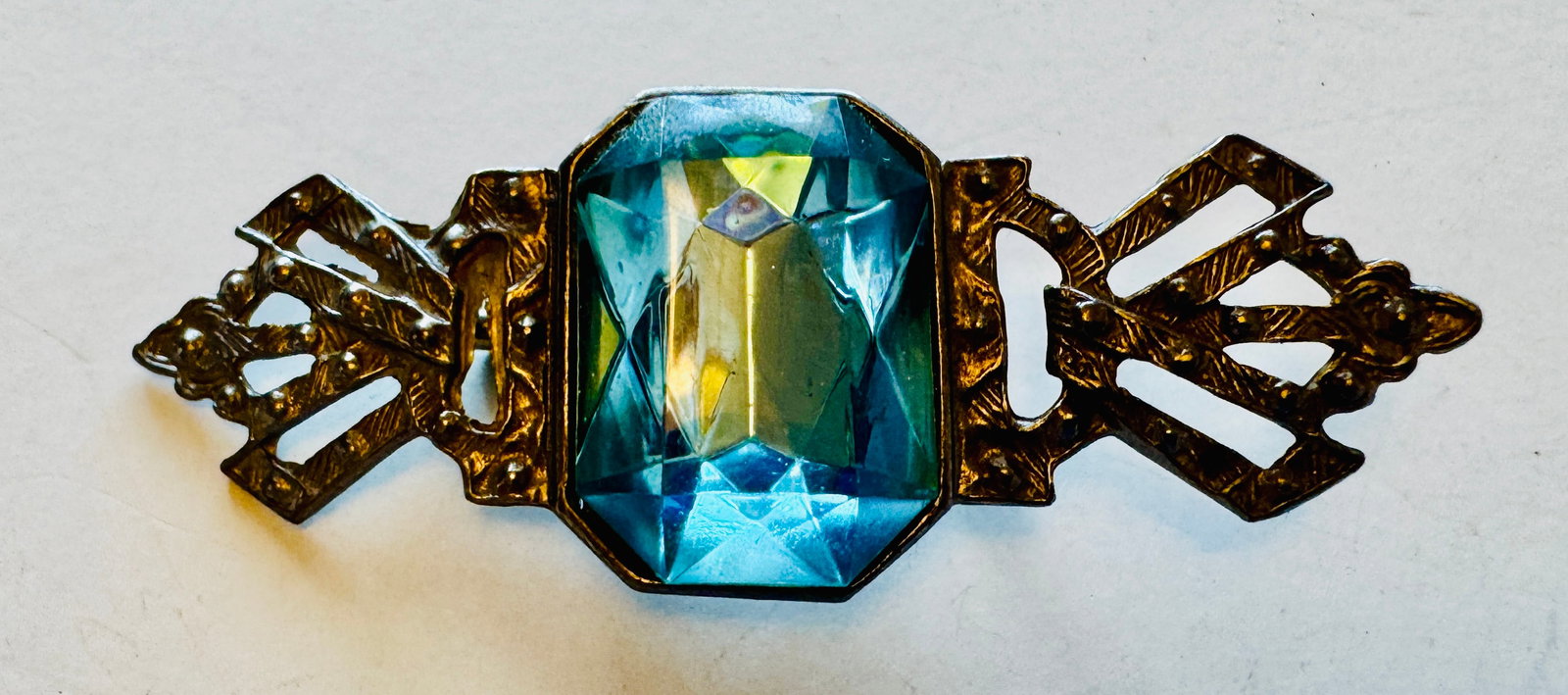 Vintage blue stone bar pin: Vintage very pretty large blue stone- possibly blue topaz in nice condition and great color. About 3 inches and a beautiful piece.