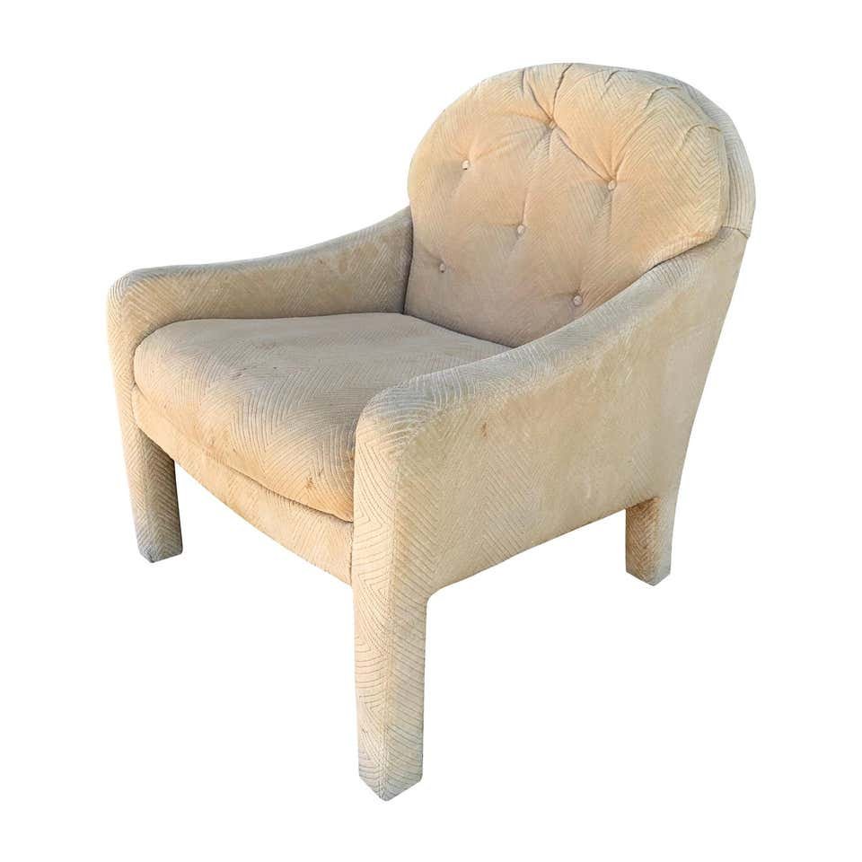 Oversize Lounge Chair in the Style of Milo Baughman: Beautiful oversize chair in the style of Milo Baughman.The chair is in good vintage condition, the chair retains the original fabric and is worn and may need to be reupholstered.Measurements:31.5" hig