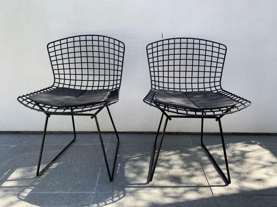 Pair of Original Harry Bertoia Side Chairs for Knoll: Original Harry Bertoia side chairs manufactured by Knoll International, good condition, the padded seats need to be replaced, nicks and scuffs to metal frame.All items are sold "as is". The auction ho