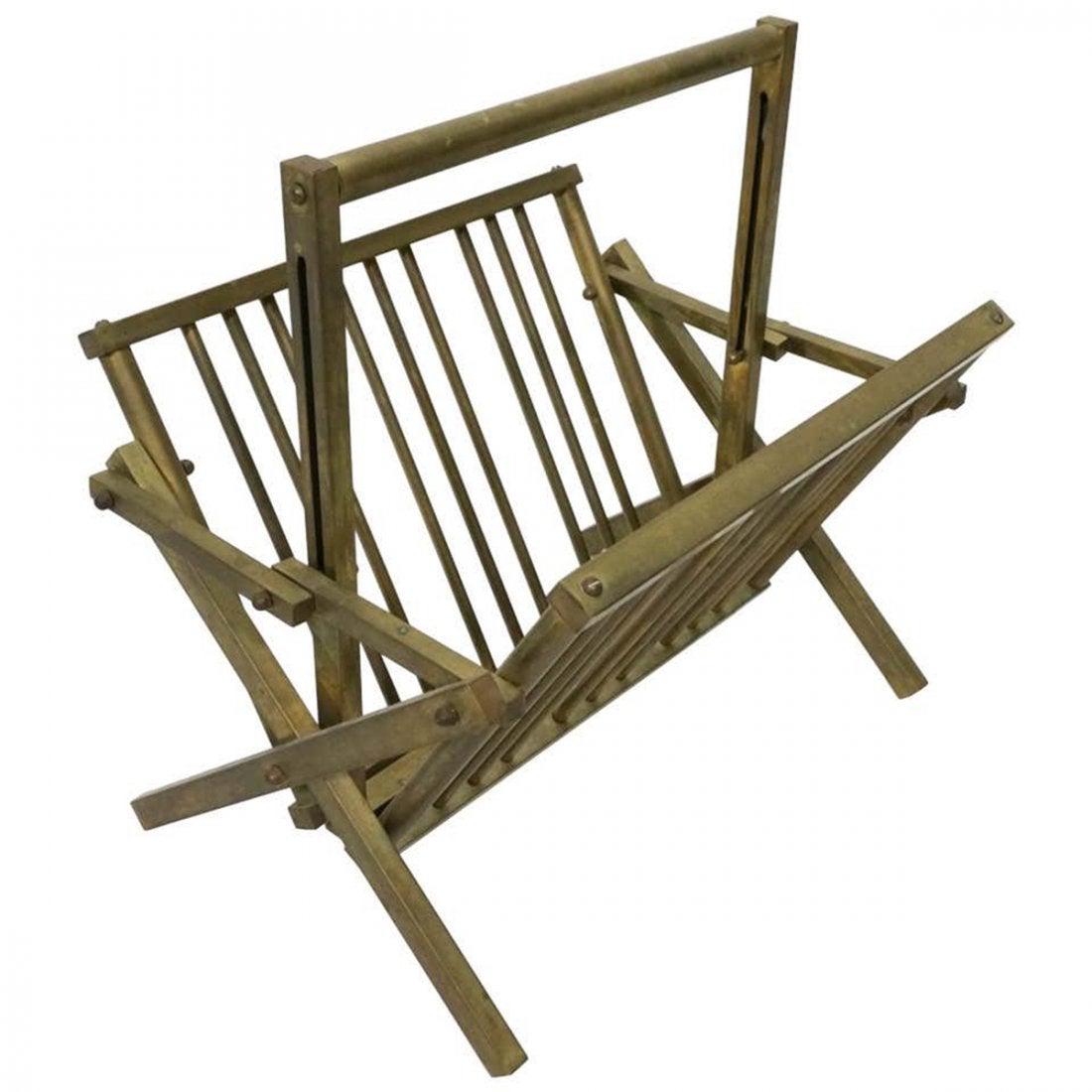 Collapsible Magazine Rack in Solid Brass: Beautiful magazine rack in solid brass in the style of Mastercraft, the piece is in excellent condition, the brass shows a nice aged patina and we can have it polished upon buyers request. The piece i