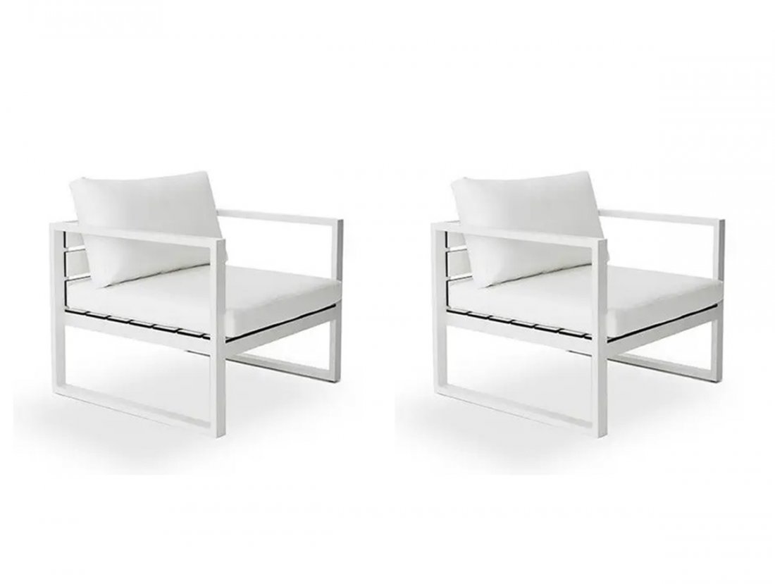 Pair or Patio Armchairs by Harbour Outdoor: Nice pair of modern patio armchairs designed and manufactured by Harbour Outdoor. Designed by the Australian brothers and found in many Luxury hotels, these pieces are very stylish, durable and very a