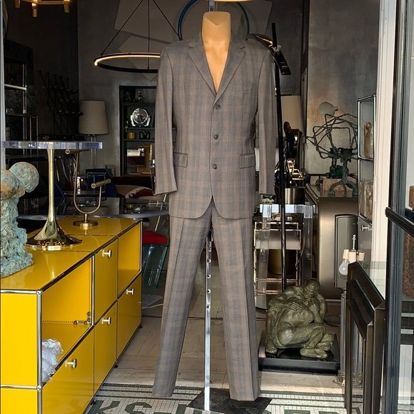 Rossellini/Movie Suit by Hugo Boss sz 42L Exc Cond: Beautiful suit by Hugo Boss Black Label & part of the Rossellini/Movie Collection, manufactured in Slovenia, size 42LThe suit is in excellent condition with minimal wear, with no rips, holes or stains