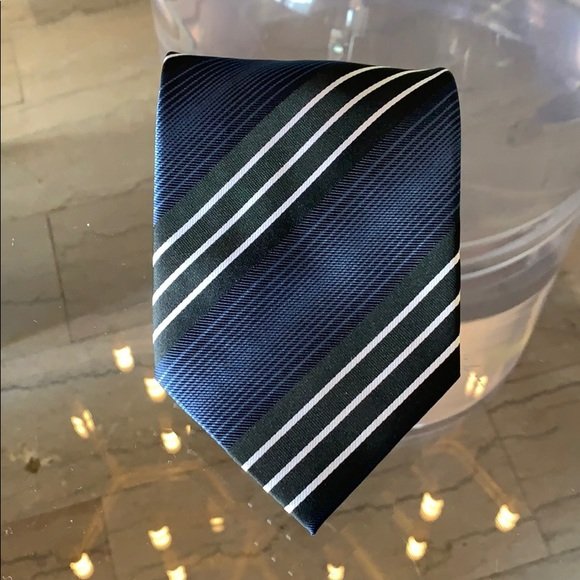 Silk tie made in Italy by Ermenegildo Zegna: Beautiful tie designed and manufactured in Italy by Ermenegildo Zegna, like new condition, no rips holes or stains and from a pet and smoke free home. 4” wide x 58” long. White, black and blue col