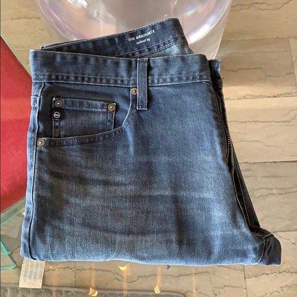 AG Adriano Goldschmied THE GRADUATE jeans 32x34: Nice pair of jeans designed and manufactured by AG Adriano Goldschmied and part of THE GRADUATE collection, size 32 (17” across waist) x 34” inseam x 9 3/4” rise x 7.5” leg opening x 43 3/4”