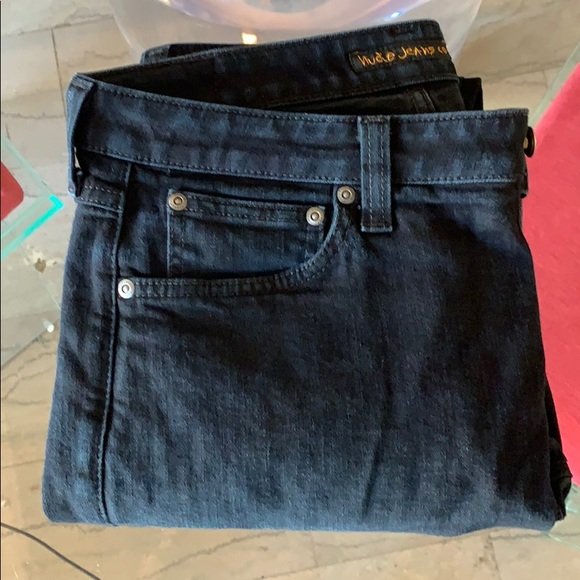 Organic Cotton Skinny Fit By Nudie Jeans 33x29: Men’s jeans designed and manufactured in Italy by Nudie Jeans, made out of 98% organic cotton and 2% elastase, skinny fit size 33 waist x 29” inseam x 5.5” leg opening. Very good condition with 