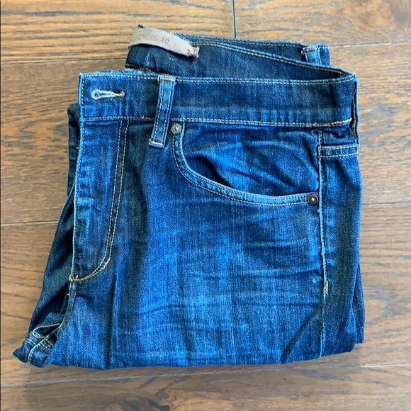 Men’s Joe’s Jeans size 33x31 Inseam: Very nice pair of men’s jeans designed and manufactured by Joe’s Jeans, good condition with minor wear, slim fit, size 33x31” inseam x 7” leg opening. No stains and from a pet and smoke free h