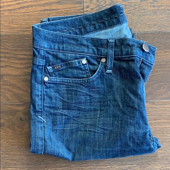 Joe’s Jeans “Brixton” Fit, size 32x33: Nice pair of men’s jeans by Joe’s Jeans, par of the “Brixton” collection, size 32x33” inseam x 8 1/4” leg opening, good condition with some loose threads of the bottom of the legs. All ite