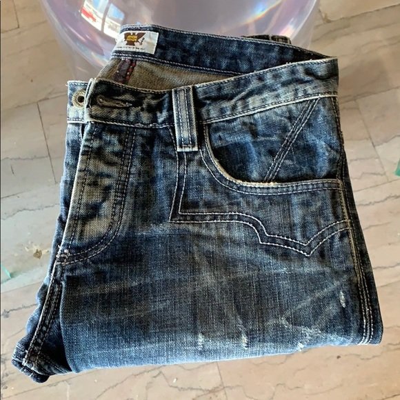 Antik Men’s Jeans made in the USA sz 30x31: Beautiful distressed men’s jeans designed and manufactured in the USA by Antik denim . Size 30x31” inseam x 9” leg opening. The jeans are purposely distressed, they are very thick and somewhat r