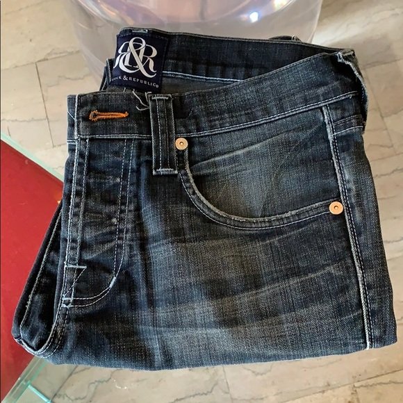 Rock & Republic men’s jeans size 32x26 distressed: Nice pair of distressed jeans made in the USA by Rock & Republic, size 32x26 inseam missing the top button and with distressed look on the back pockets. From a pet and smoke free home, 9” leg openin