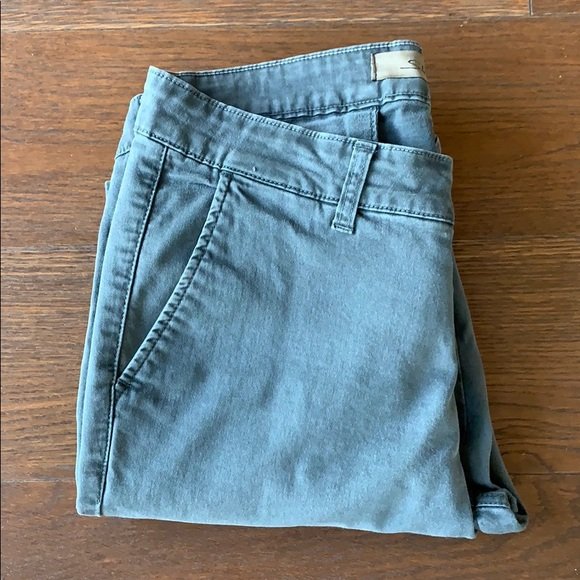 Khaki Pants made in Italy by Silvestri e Taddei: Beautiful pair of men’s khaki pants designed and manufactured in Italy by Silvestri E Taddei, the pants are size 48 or about a size 32 US (16” across waist) x 30” inseam x 9” rise x 39” full