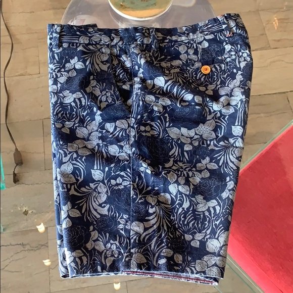 Men’s Shorts by Ted Baker, sz 32x10x19 exc cond: Beautiful pair of men’s shorts designed and manufactured by Ted Baker London, size 32 (17 inches when measured flat) waist x 10” inseam x 19” length x 9.5” leg opening, floral theme, excellent