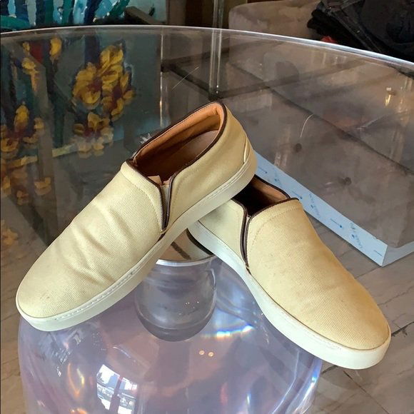 Low Sneakers in Canvas and Leather by Rag & Bone: Beautiful pair of low sneakers designed and manufactured by Rag and Bone New York, the upper material is canvas and the inside is lined in leather including the insoles, the outsoles are black rubber.