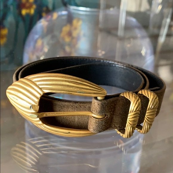 Brown Suede belt by Karen Kallan for Carlisle sz M: Nice brown suede belt designed by Karen Callan and manufactured by Carlisle, size medium. The belt is 1” wide with a 3” golden buckle x belt is 36” long excluding buckle. Good condition with som