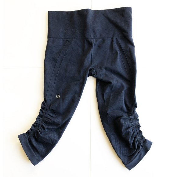 Lululemon Rushed Workout/Yoga Crops/Leggings: The leggings have an 1" rip that have been mended and a small snag on the front other than that they still look great. size 4. From a pet and smoke free home. All items are sold as is. The auction hou
