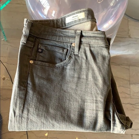 AG Adriano Goldschmied “The Stilt” 31x30 USA Made: Nice pair of jeans designed and manufactured in the United States of America by AG Adriano Goldschmied and part of “The Stilt” collection, the featuré a skinny or cigarette fit, size 31” waist 