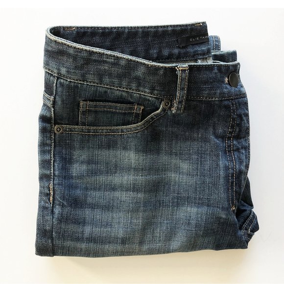 Elie Tahari Women's Jeans Size 6x30 bootcut: Beautiful pair of Women's jeans by Elie Tahari in size 6x30 bootcut style with an 8.5" leg opening. The jeans are style E29PP204,Lot 51950, 98% Cotton, 2% Polyurethane.Very good condition with very li