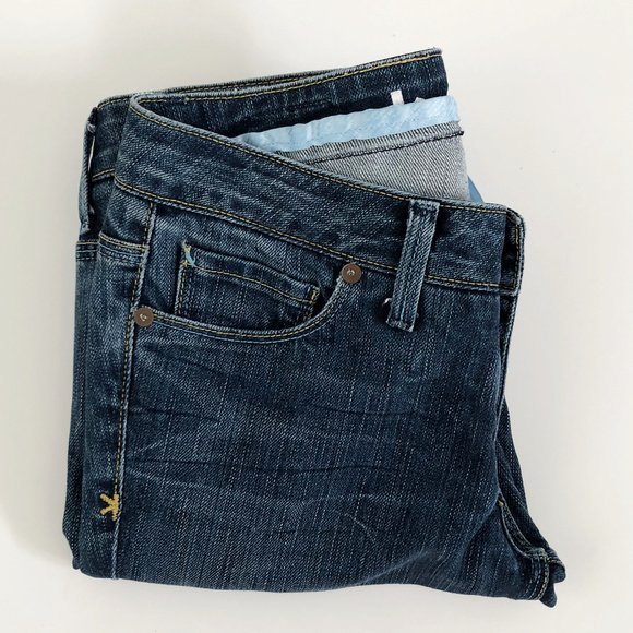 Kitson LA Women's Skinny Jeans sz 27: Beautiful pair of jeans by Kitson LA, these are skinny, size 27 with a 27" inseam Excellent condition. All items are sold as is. The auction house does not warrant authenticity on any specific piece. 